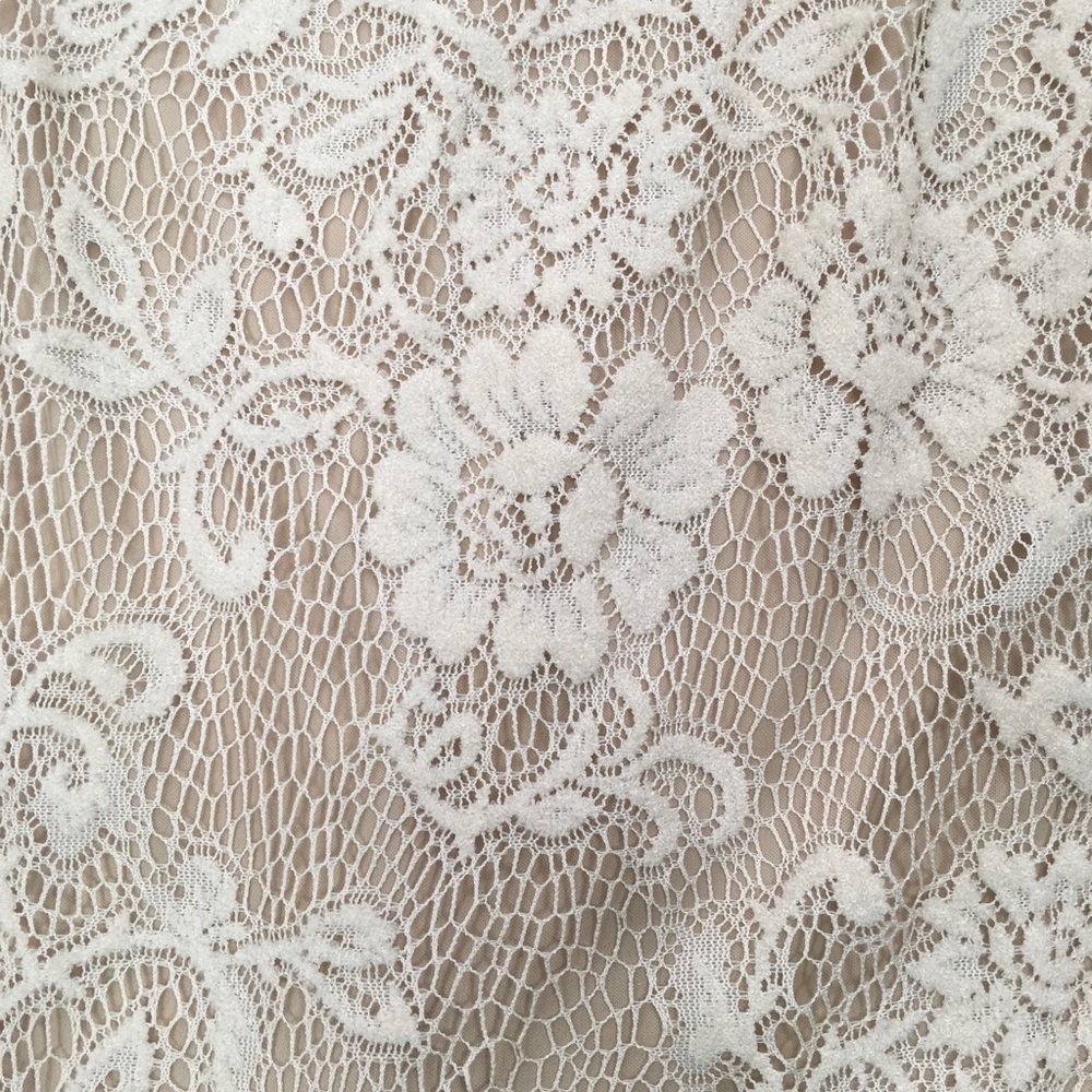 Maria Bonita | Ivory Nude Sleeveless Lace Dress - Picture 2 of 8